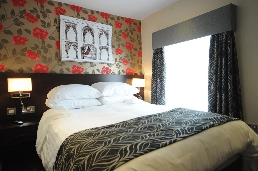 The Bull Hotel Stony Stratford Habitación foto